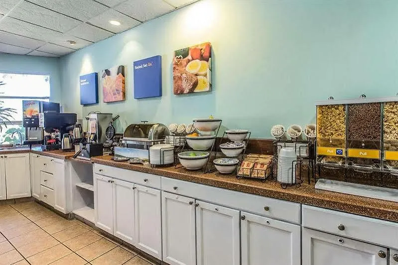 Comfort Inn & Suites Levittown 3*,